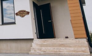 Табличка на будинок з адресою